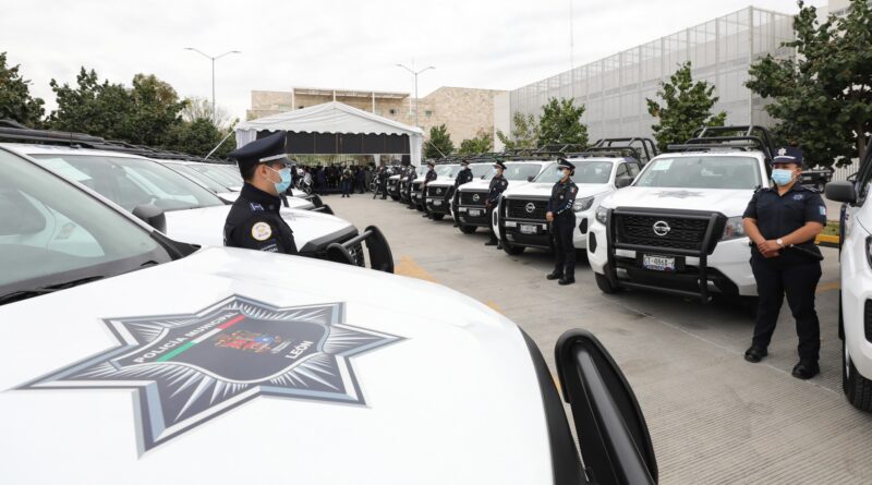 Gobierno del estado entrega  equipamiento para fortaecer a la policía municipal de León.