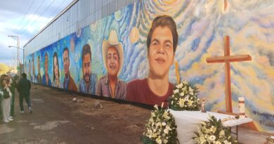 Inauguran mural en memoria de los 11 jóvenes asesinados en Salvatierra en diciembre pasado.