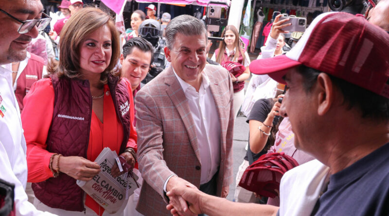 Alma Alcaraz se comprometió a impulsar la zona comercial de Uriangato con más seguridad.