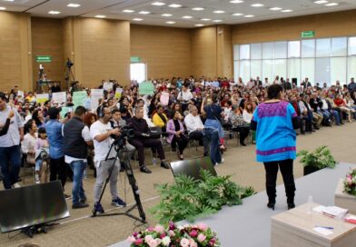 Empleados del Poder Judicial Federal revientan ponencia de ministra Lenia Batres en Congreso de Guanajuato.