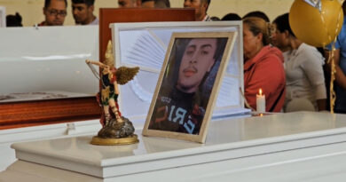 ”Dejen de asesinar a sus hermanos”: Arzobispo de León durante misa de 7 jóvenes asesinados en San Felipe.
