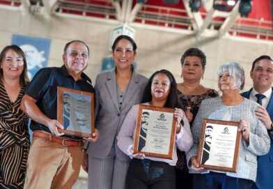Reconoce gobernadora Libia Dennise trayectoria de los jubilados de Guanajuato.