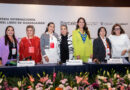 Participa Libia Dennise en el Foro Mujeres en el Poder, durante la FIL de Guadalajara.