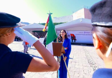 Gobernadora encabeza abanderamiento de escoltas por el Día de la Bandera en Guanajuato.