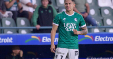 Equipo León utiliza playera conmemorativa por los 450 años de la fundación de la ciudad.