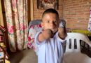 Video de Miguelito, el niño que clama apoyo de Santa Fe Klan, se hace viral y pronto recibirá sus prótesis.