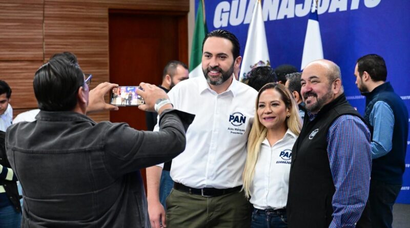 Presentan oficialmente a ex diputada del Verde, como nueva integrante de la fracción del PAN en el Congreso Local.