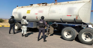 Fuerzas federales y estatales aseguran en Juventino Rosas pipa con presunto huachicol.