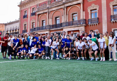 Más de 4 mil personas participan en feria de la mujer, con actividades deportivas en el centro de la ciudad de León.