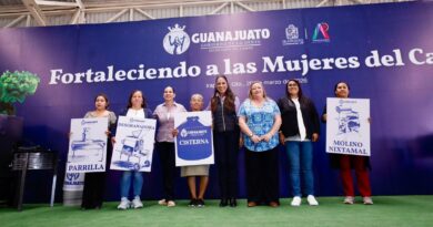 Gobernadora entrega equipamiento productivo y apoyos económicos a mujeres del campo en Guanajuato.