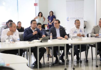 Gobierno de Guanajuato y federación unirán esfuerzos para retirar lirio acuático de la Presa Allende.