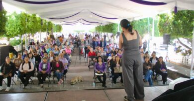 Destacan en conferencia organizada por autoridades de Silao, la fortaleza de las muejes.