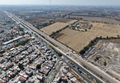 Alejandra Gutiérrez entrega cruce y pavimentación del acceso a San Juan de Abajo, en León.