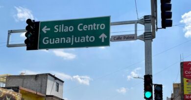 Avanza instalación de semáforos en crices viales de la ciudad de Silao.