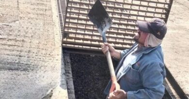 Tras intensas lluvias SAPAS desasolva y limpia colonia El Faro para prevenir más inundaciones.