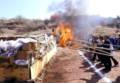 Fiscalía destruye instrumentos del delito y entrega proyecto de reforma contra delincuencia organizada.