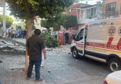 Fuerte explosión deja dos bomberos de León herido de gravedad en colonia Vista Hermosa.