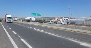 Levantan bloqueo en la carretera Pénjamo-La Piedad pero se mantiene la presencia de manifestantes.