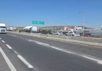 Levantan bloqueo en la carretera Pénjamo-La Piedad pero se mantiene la presencia de manifestantes.