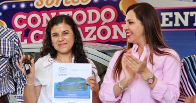 Municipio de Silao entrega vehículo último modelo a ganadora del sorteo de contribuyentes cumplido del impuesto predial.