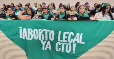 Justicia federal ampara a activistas que promovieron juicio para despenalizar aborto en Guanajuato.