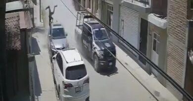 Motociclistas resultan lesionados tras maniobra de patrulla al tratar de detenerlos en SFR.