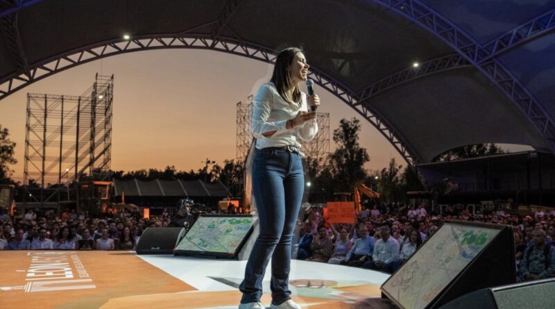 En su debut como integrante de MC, alcaldesa de León anuncia paquete de obra por más de 4 mil millones de pesos.