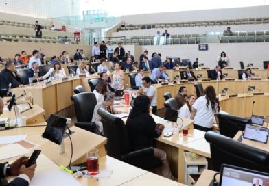 Diputados locales aprueban reforma para eliminar reelección inmediata y nepotismo electoral.