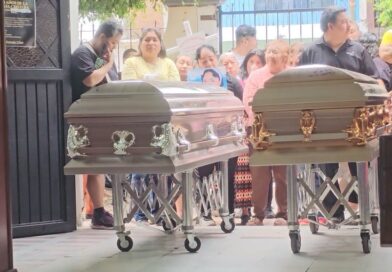 Con aplausos despiden a Patricia y Kattia, buscadoras que fueron asesinadas en Salamanca.