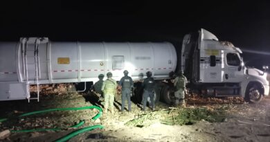 Aseguran más de 110 mil litros de huachicol y un tractocamón cisterna en Abasolo.