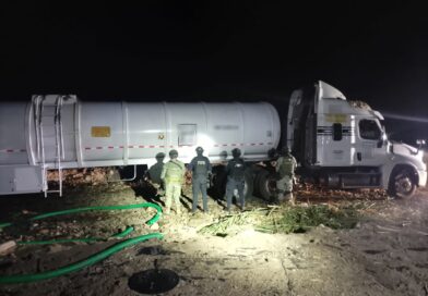 Aseguran más de 110 mil litros de huachicol y un tractocamón cisterna en Abasolo.