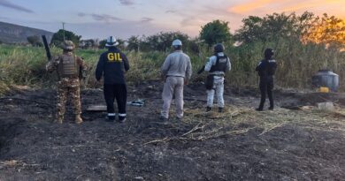 Aseguran toma clandestina y combustible almacenado en cisternas enterradas en Celaya.