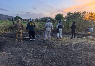Aseguran toma clandestina y combustible almacenado en cisternas enterradas en Celaya.