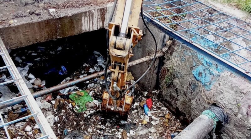SAPAL invita a la gente a no tirar basura en calles y cauces para evitar taponamientos e inundaciones esta temporada.