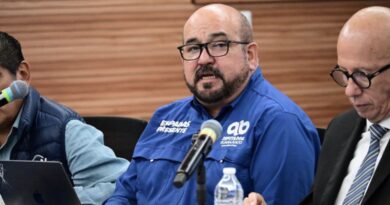 Jorge Espadas niega venganza política por auditoría en León. Alejandra Gutiérrez se dice dispuesta a entregar información.