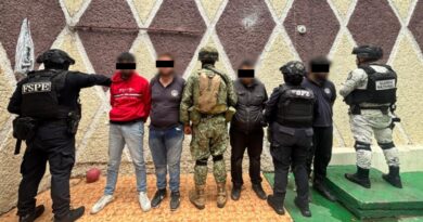 Denuncia anónima permite capturar a grupo en posesión de armas y drogas en Uriangato.