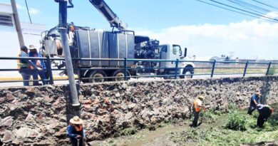 Para reducir riesgos en temporada de lluvias SAPAS realiza acciones preventivas en alcantarillas y cauces.