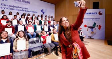 Reconoce gobernadora de Guanajuato la excelencia académica de 71 estudiantes de sexto grado de primaria.