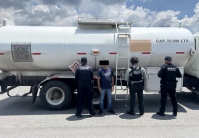 Asegura Policía Estatal de Caminos tractocamión con 20 mil litros de combustible robado.