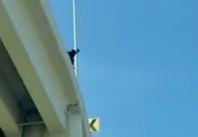 Elemento de Seguridad Pública de León se lanza al vacío desde la parte alta del Distribuidor Vial Juan Pablo II.