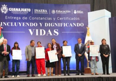 Entrega gobernadora mil constancias y certificados de alfabetización a través del INAEBA.