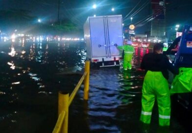 Intensa lluvia del viernes provocó caída de arboles, encharcamientos y cierre preventivo del Malecón del Río.