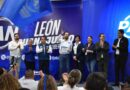 Entre porras y apoyo de seguidores, Alan Márquez anuncia su inscripción en proceso del PAN para elegir candidato a la presidencia de León.