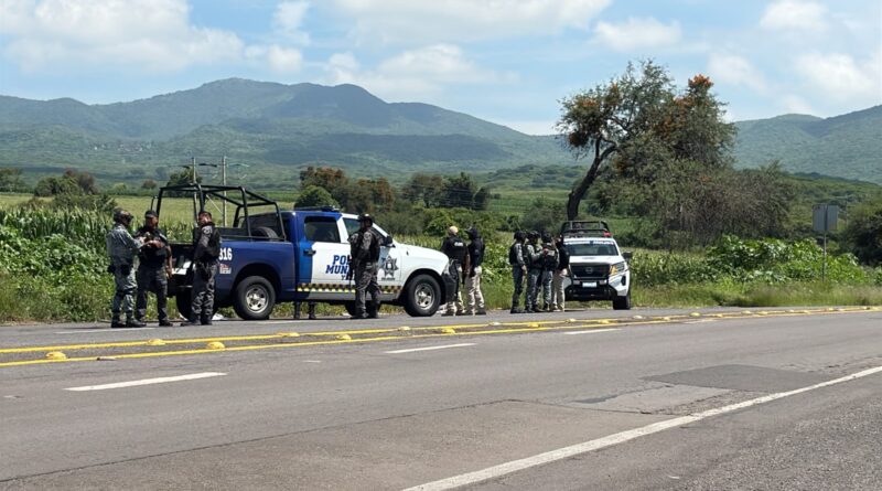 Encuentran dos cuerpos fragmentados sobre la carretera federal Yuriria-Valle de Santiago.