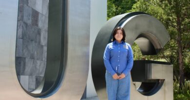 Estudiante de la Universidad de Guanajuato recibe beca para asistir a congreso de fotónica en Denver, Colorado.