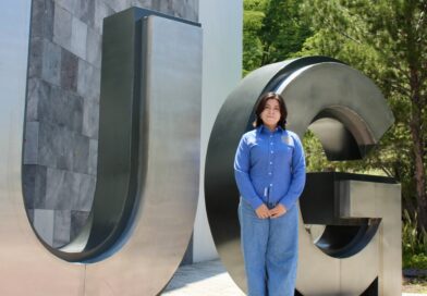 Estudiante de la Universidad de Guanajuato recibe beca para asistir a congreso de fotónica en Denver, Colorado.