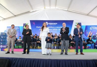 Gobierno de Guanajuato entrega de paquetes de útiles escolares y mochilas en Celaya.