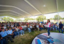 Alcaldesa de León entrega paquetes de útiles escolares en comunidades rurales del municipio.