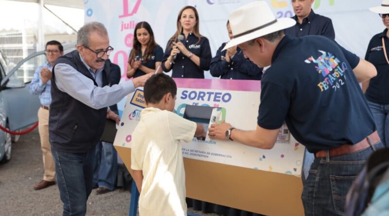 Municipio de Silao realiza el sorteo de un auto último modelo con motivo de la clausura de la Feria.