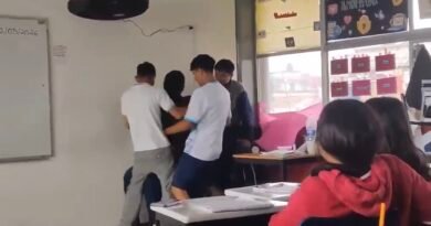 Padres de familia de Acámbaro expresan su preocupación por conducta inapropiada de profesor evidenciado en redes.